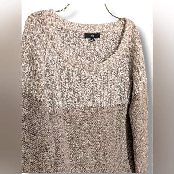 🤍 FATE Two-Tone Ivory Beige Chunky Knit Pullover Sweater - Size M Women's - Picture 3 of 7